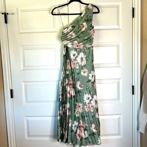 One shoulder maxi dress size zip lined all over pleating